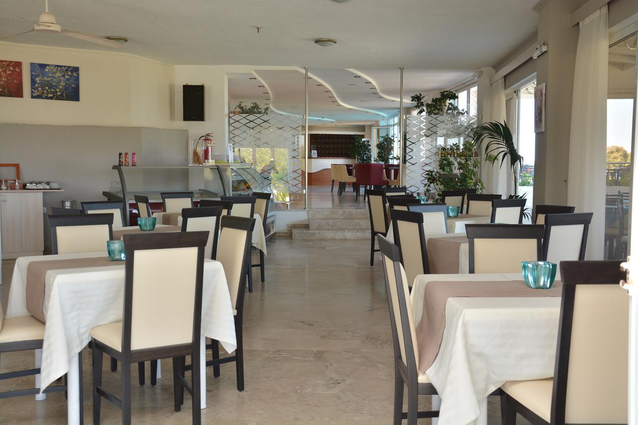 Costa Angela Seaside Resort Bagian luar foto