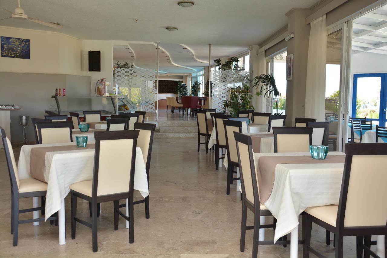 Costa Angela Seaside Resort Bagian luar foto